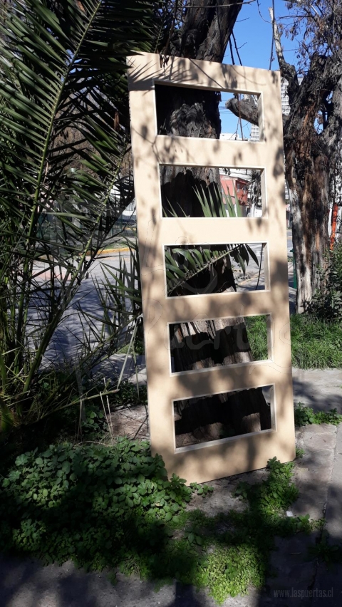 Código 570 / Puerta en mdf desnudo para pintar Foto 1